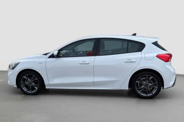 Ford Focus (2021) thumbnail 3