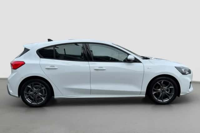 Ford Focus (2021) thumbnail 4