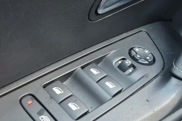Peugeot e-2008 (2024) thumbnail 35