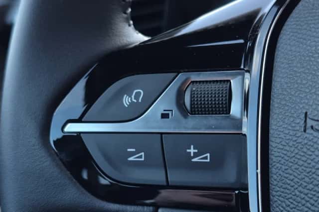 Peugeot e-2008 (2025) thumbnail 6