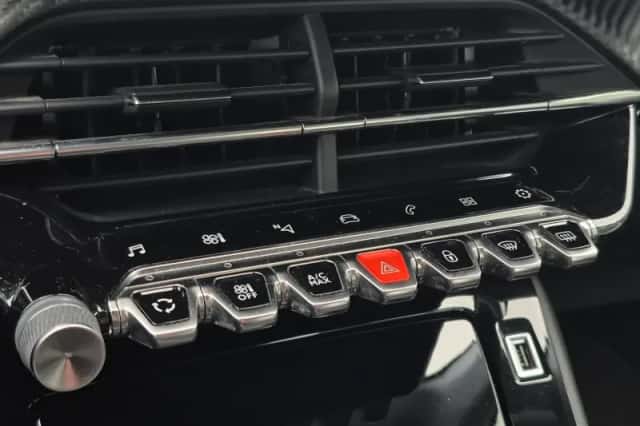 Peugeot 208 (2021) thumbnail 23