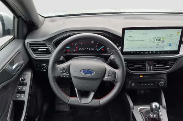 Ford Focus (2022) thumbnail 12