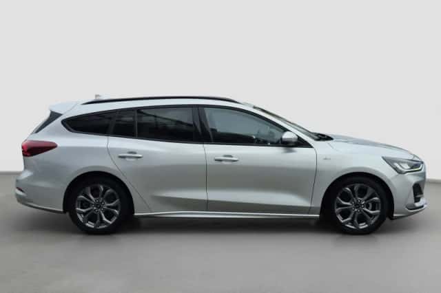 Ford Focus (2022) thumbnail 6