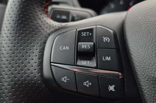 Ford Focus (2022) thumbnail 9