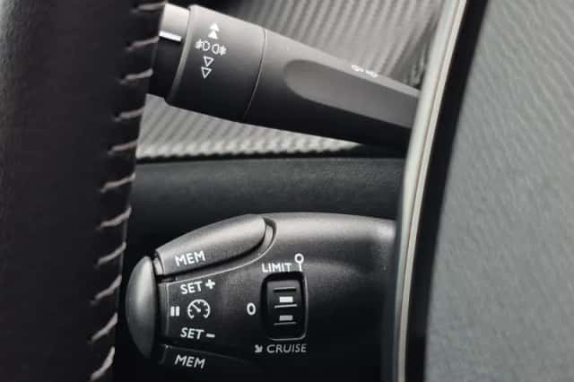 Peugeot 2008 (2020) thumbnail 12