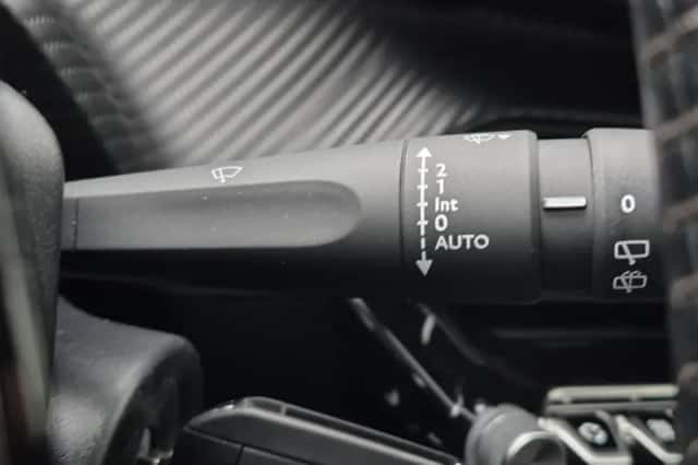 Peugeot 2008 (2020) thumbnail 15