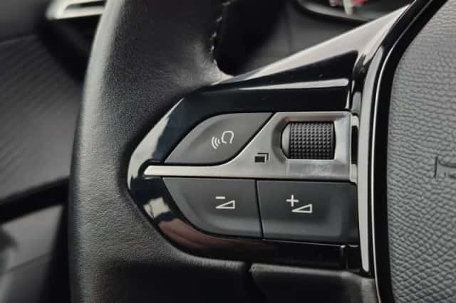 Peugeot 2008 (2020) thumbnail 18