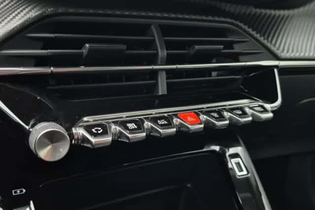 Peugeot 2008 (2020) thumbnail 30
