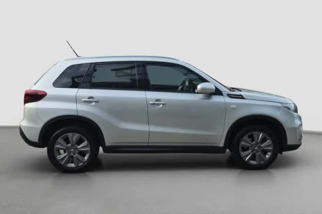 Suzuki Vitara (2023) thumbnail 6