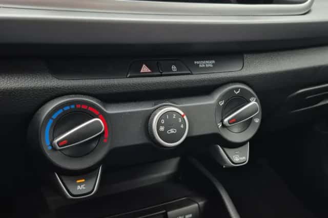 Kia Rio (2018) thumbnail 19