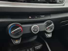 Kia Rio (2018) thumbnail 19