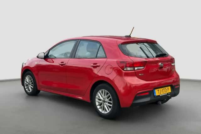 Kia Rio (2018) thumbnail 3