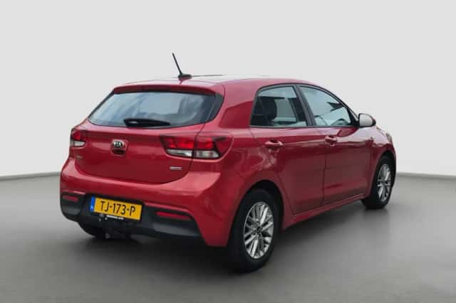 Kia Rio (2018) thumbnail 4
