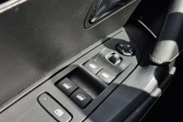 Peugeot e-2008 (2024) thumbnail 33