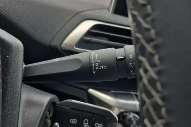 Peugeot 3008 (2018) thumbnail 12