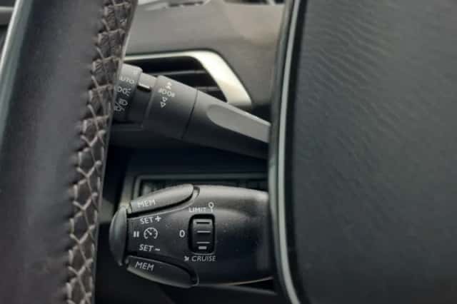 Peugeot 3008 (2018) thumbnail 13