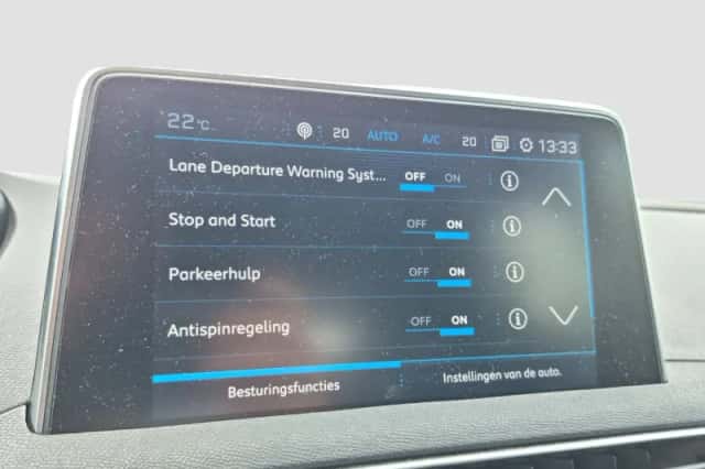 Peugeot 3008 (2018) thumbnail 19