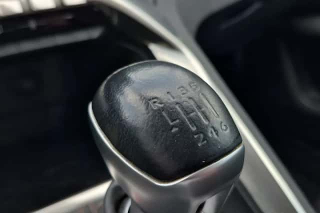 Peugeot 3008 (2018) thumbnail 25