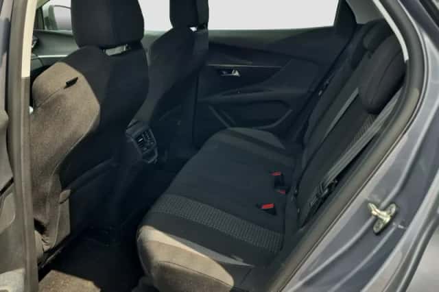 Peugeot 3008 (2018) thumbnail 27