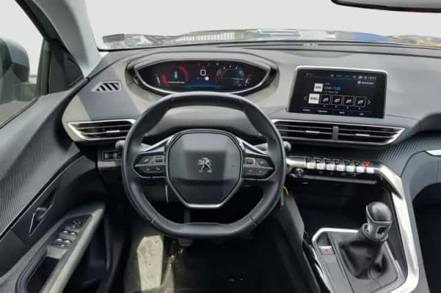 Peugeot 3008 (2018) thumbnail 10