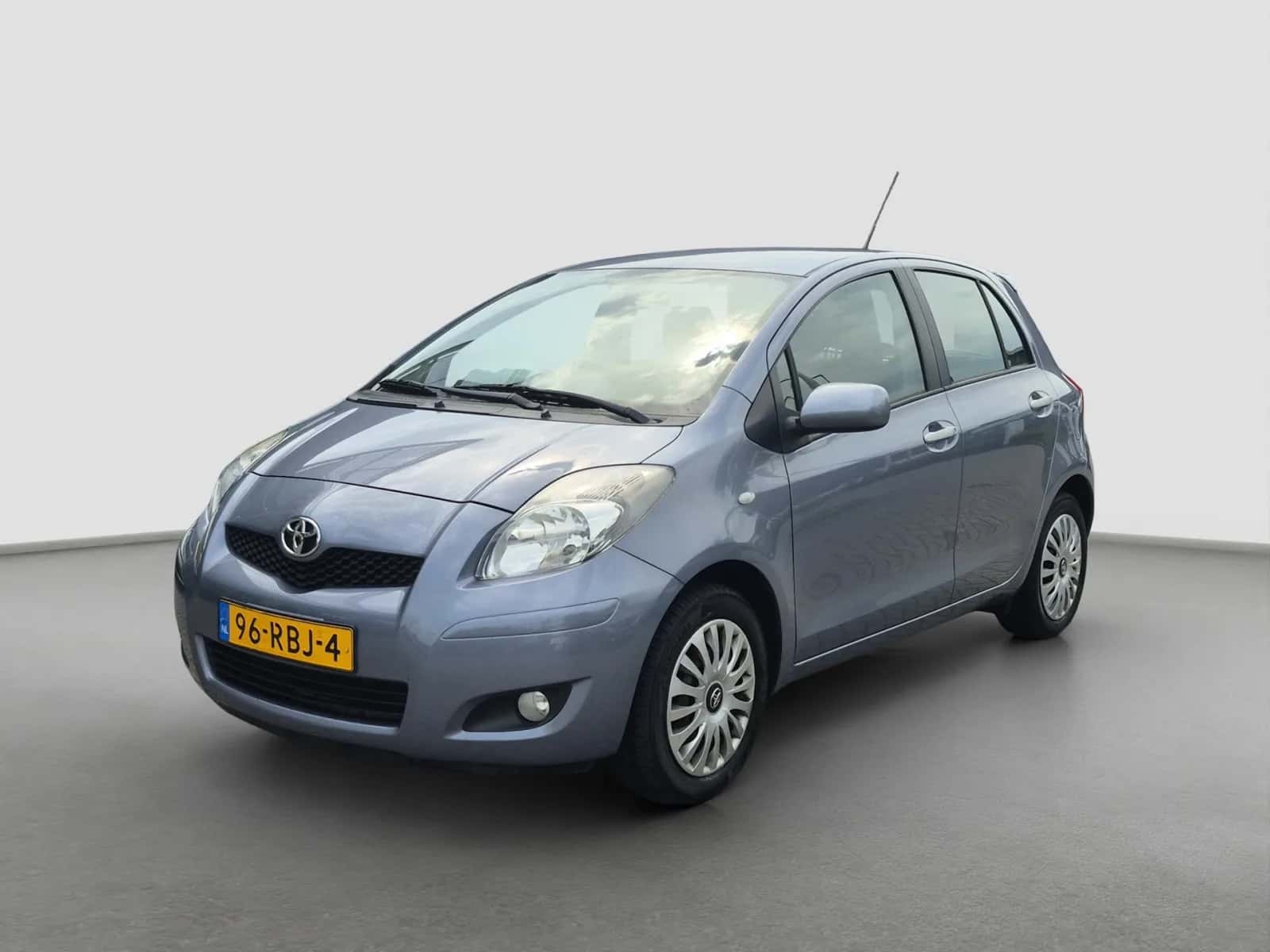 Toyota Yaris (2011) — foto 1