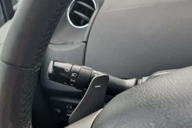 Toyota Yaris (2011) thumbnail 11