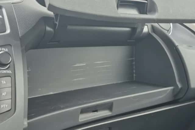 Toyota Yaris (2011) thumbnail 17