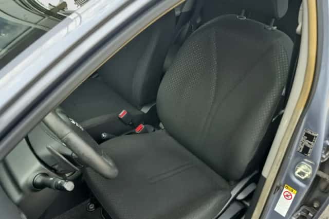 Toyota Yaris (2011) thumbnail 19