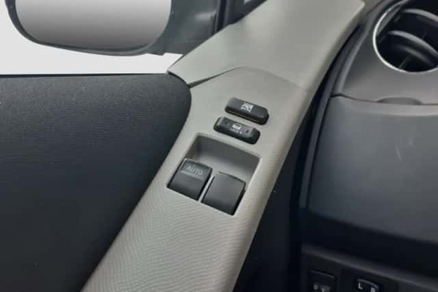 Toyota Yaris (2011) thumbnail 24