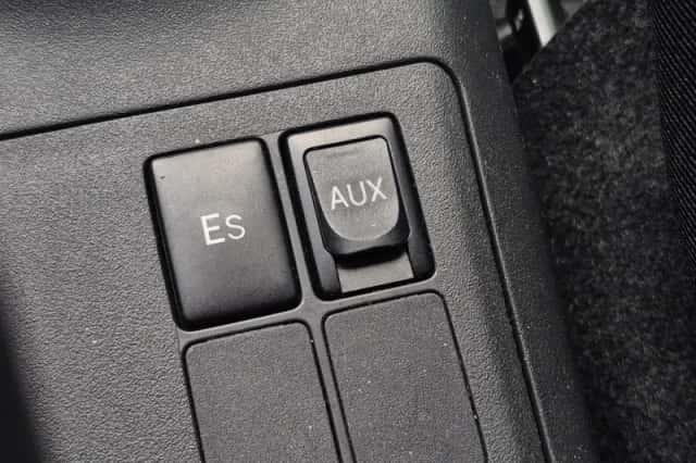 Toyota Yaris (2011) thumbnail 25
