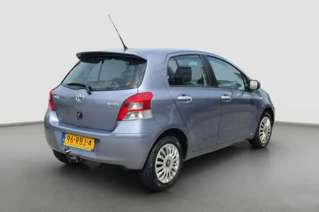 Toyota Yaris (2011) thumbnail 5