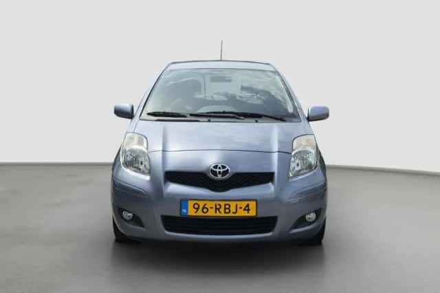 Toyota Yaris (2011) thumbnail 6