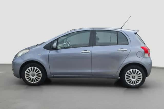 Toyota Yaris (2011) thumbnail 7