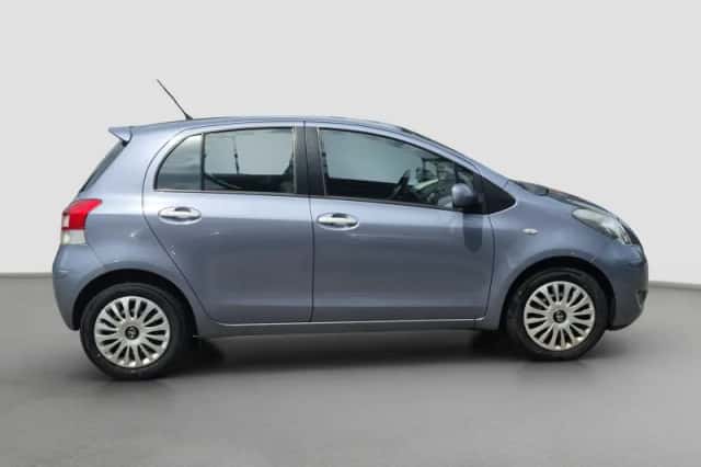 Toyota Yaris (2011) thumbnail 8