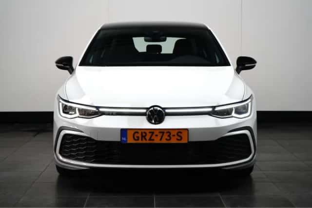 Volkswagen Golf (2021) thumbnail 2