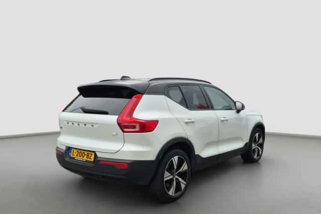 Volvo XC40 (2021) thumbnail 2