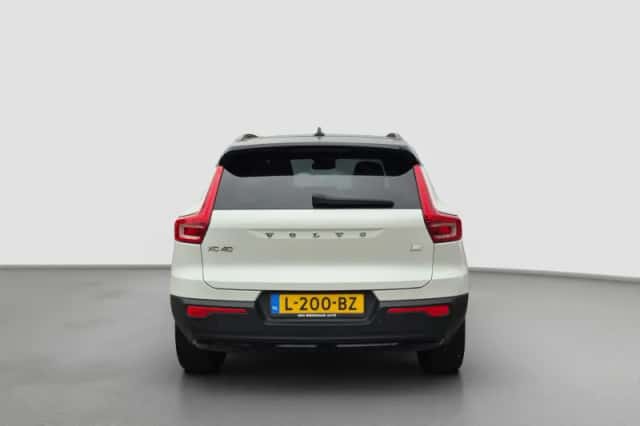 Volvo XC40 (2021) thumbnail 3