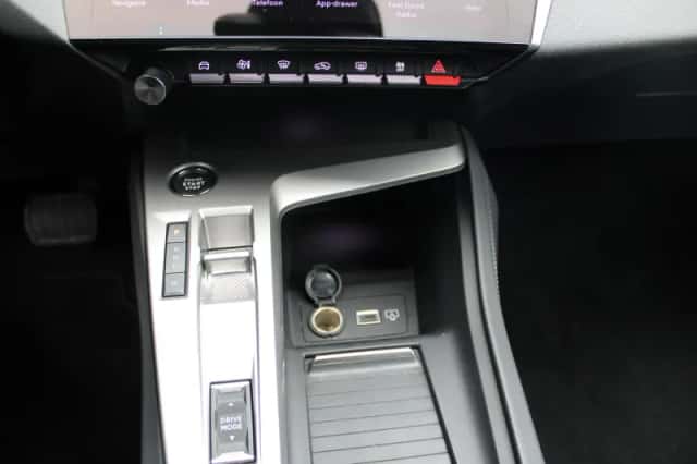 Peugeot 308 (2023) thumbnail 18