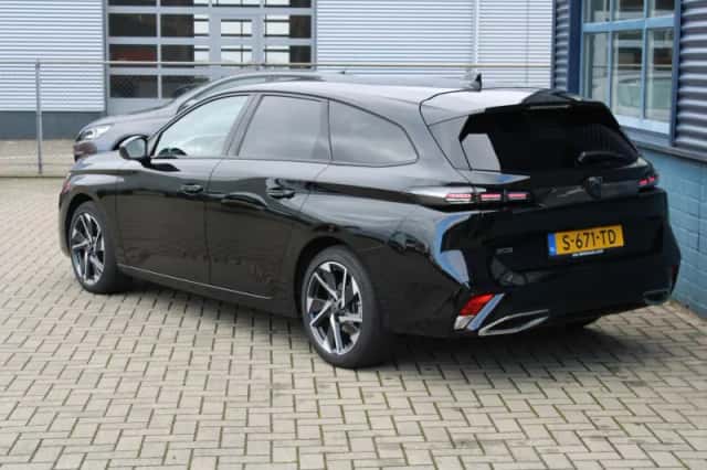 Peugeot 308 (2023) thumbnail 3