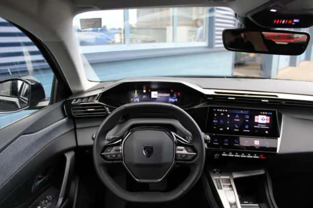 Peugeot 308 (2023) thumbnail 7