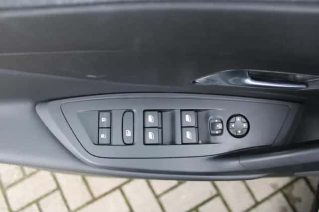 Peugeot 308 (2023) thumbnail 9