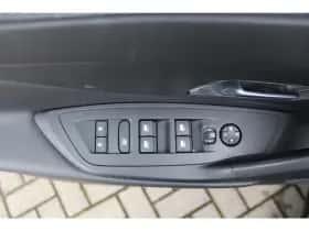 Peugeot 308 (2023) thumbnail 9