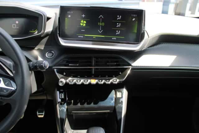 Peugeot 208 (2022) thumbnail 18
