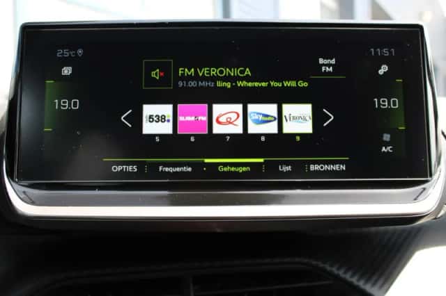 Peugeot 208 (2022) thumbnail 20