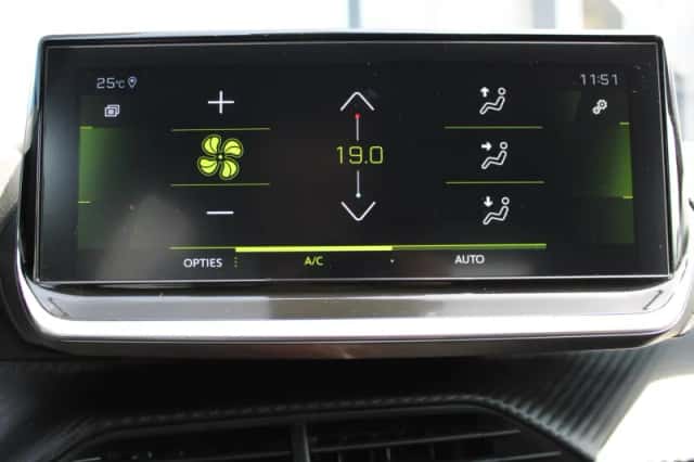 Peugeot 208 (2022) thumbnail 21