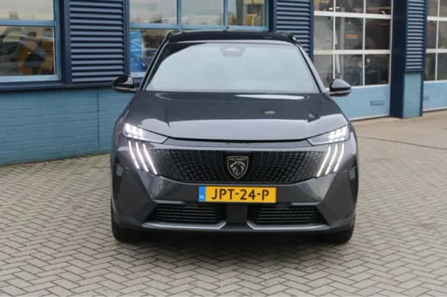 Peugeot 5008 (2025) thumbnail 4