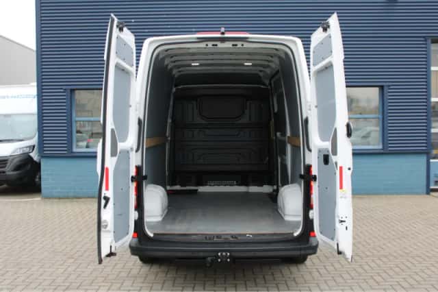 Volkswagen Crafter (2023) thumbnail 4