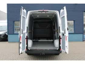 Volkswagen Crafter (2023) thumbnail 4