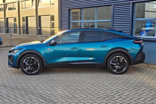 Peugeot e-408 (2025) thumbnail 2