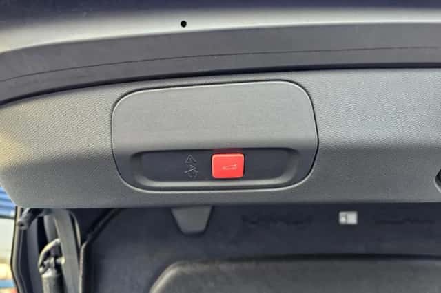 Peugeot e-408 (2025) thumbnail 6